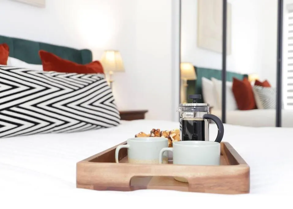 Chic & Cozy Chertsey Flat With Free Parking & Wifi