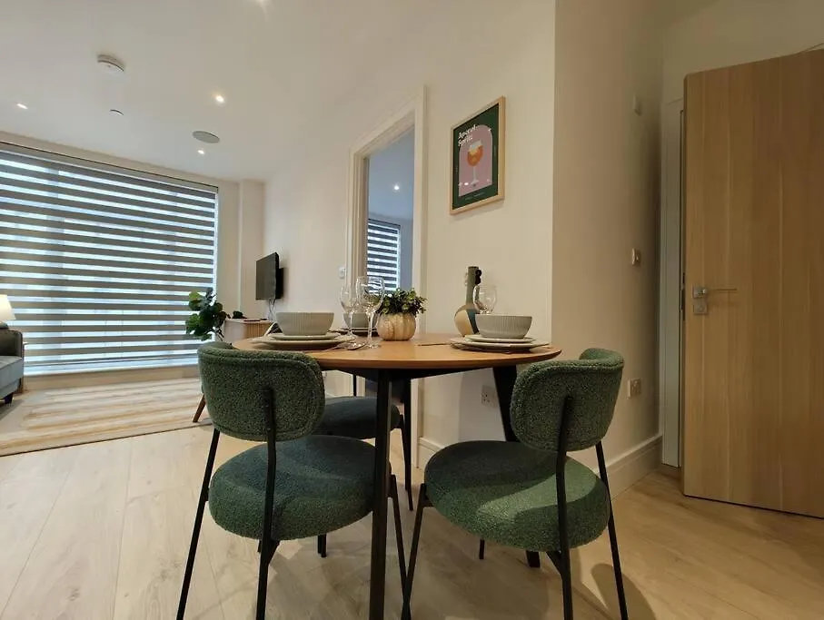 Apartment Chic & Cozy Chertsey Flat With Free Parking & Wifi