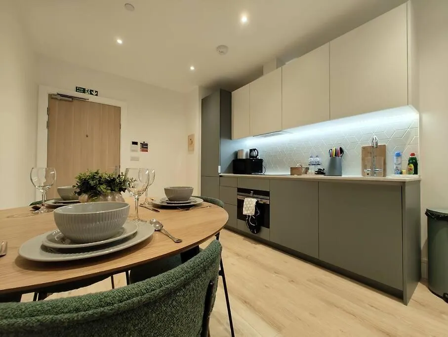 Chic & Cozy Chertsey Flat With Free Parking & Wifi Apartment