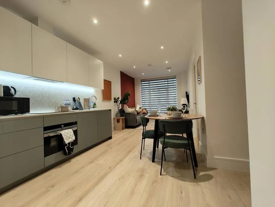 Apartment Chic & Cozy Chertsey Flat With Free Parking & Wifi
