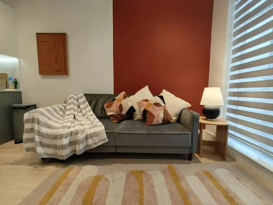 Apartment Chic & Cozy Chertsey Flat With Free Parking & Wifi