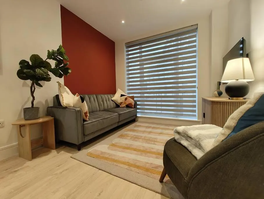 Chic & Cozy Chertsey Flat With Free Parking & Wifi