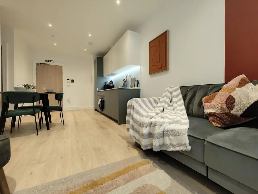 Apartament Chic & Cozy Chertsey Flat With Free Parking & Wifi