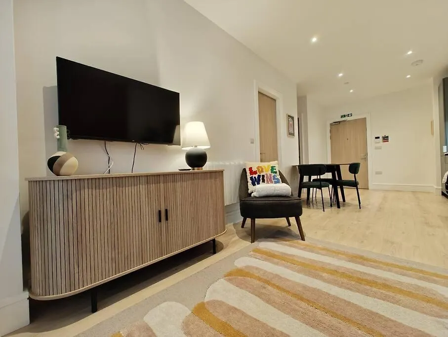 Chic & Cozy Chertsey Flat With Free Parking & Wifi 0*,  Wielka Brytania