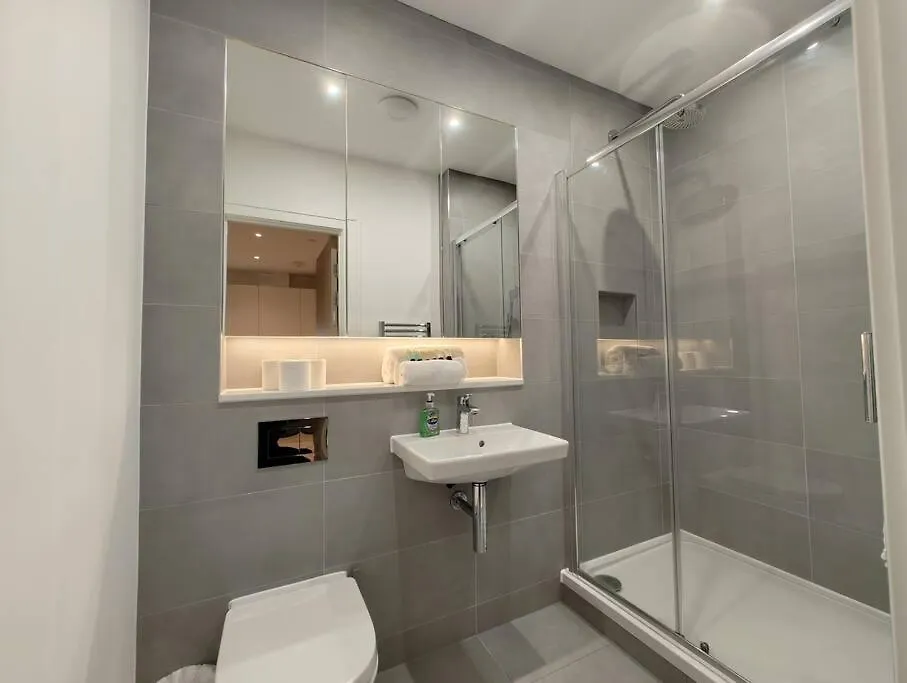 Chic & Cozy Chertsey Flat With Free Parking & Wifi
